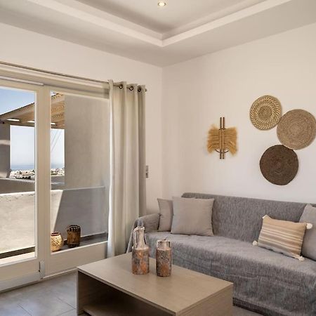 In The Heart Of Fira & Free Pool - Nychteri Suite Екстер'єр фото