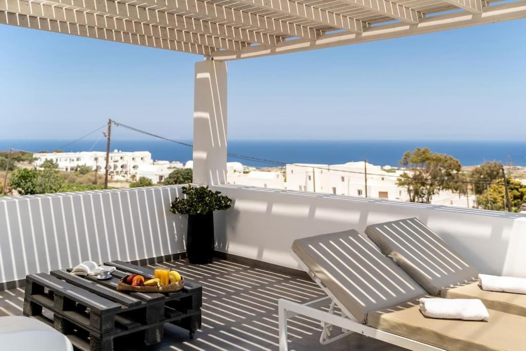 In The Heart Of Fira & Free Pool - Nychteri Suite Екстер'єр фото